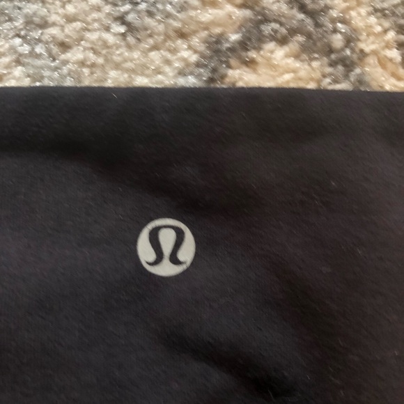 Two pairs Lululemon cropped leggings - Picture 4 of 6